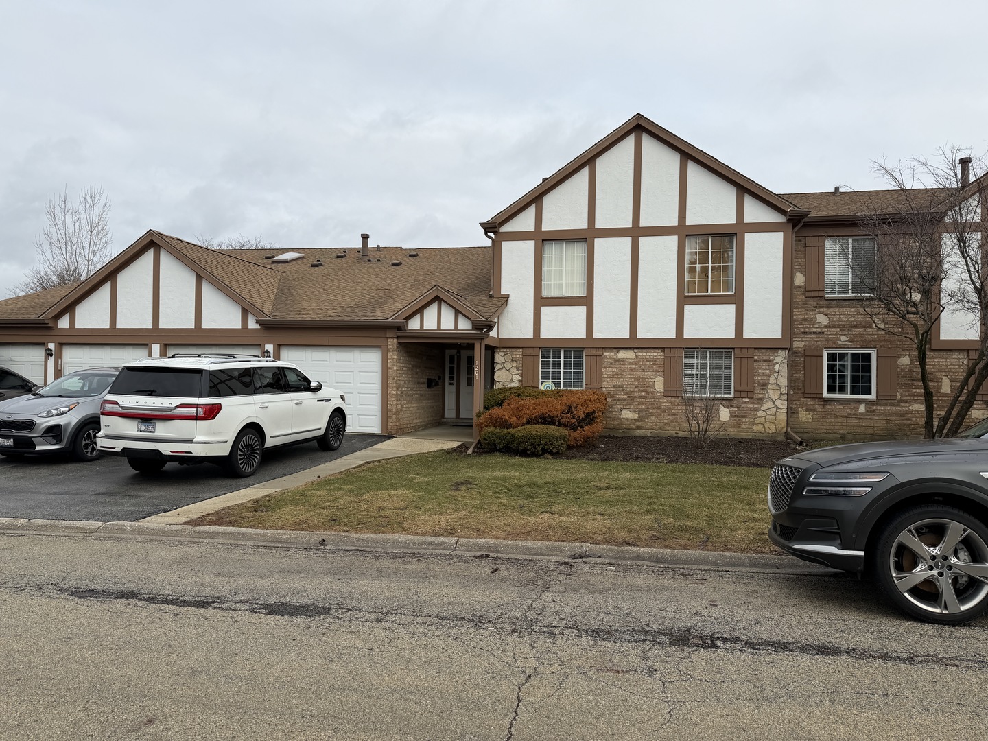 1201 WILLIAMSPORT Drive #2, Westmont, IL 60559