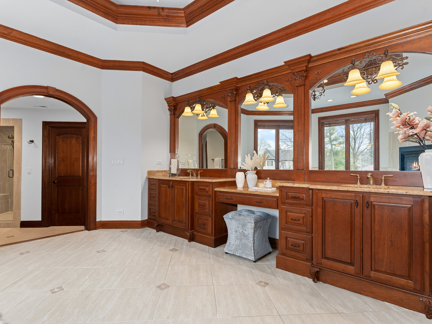 712 E Hillside Road, Naperville, IL 60540