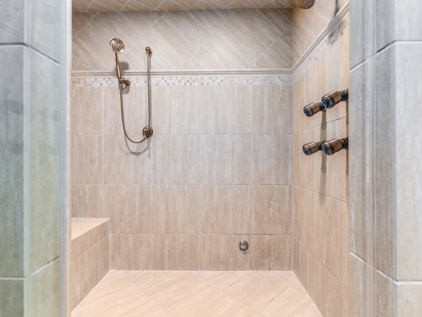 712 E Hillside Road, Naperville, IL 60540