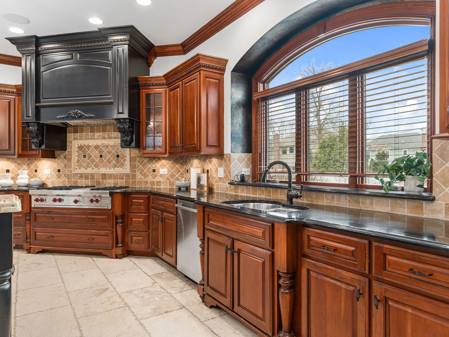 712 E Hillside Road, Naperville, IL 60540