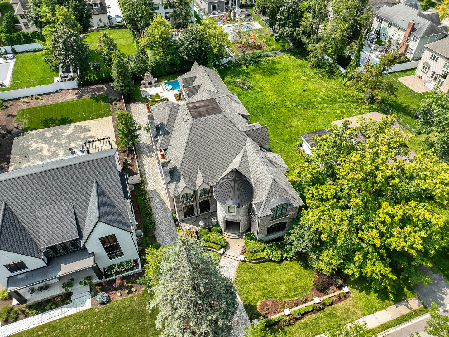 712 E Hillside Road, Naperville, IL 60540