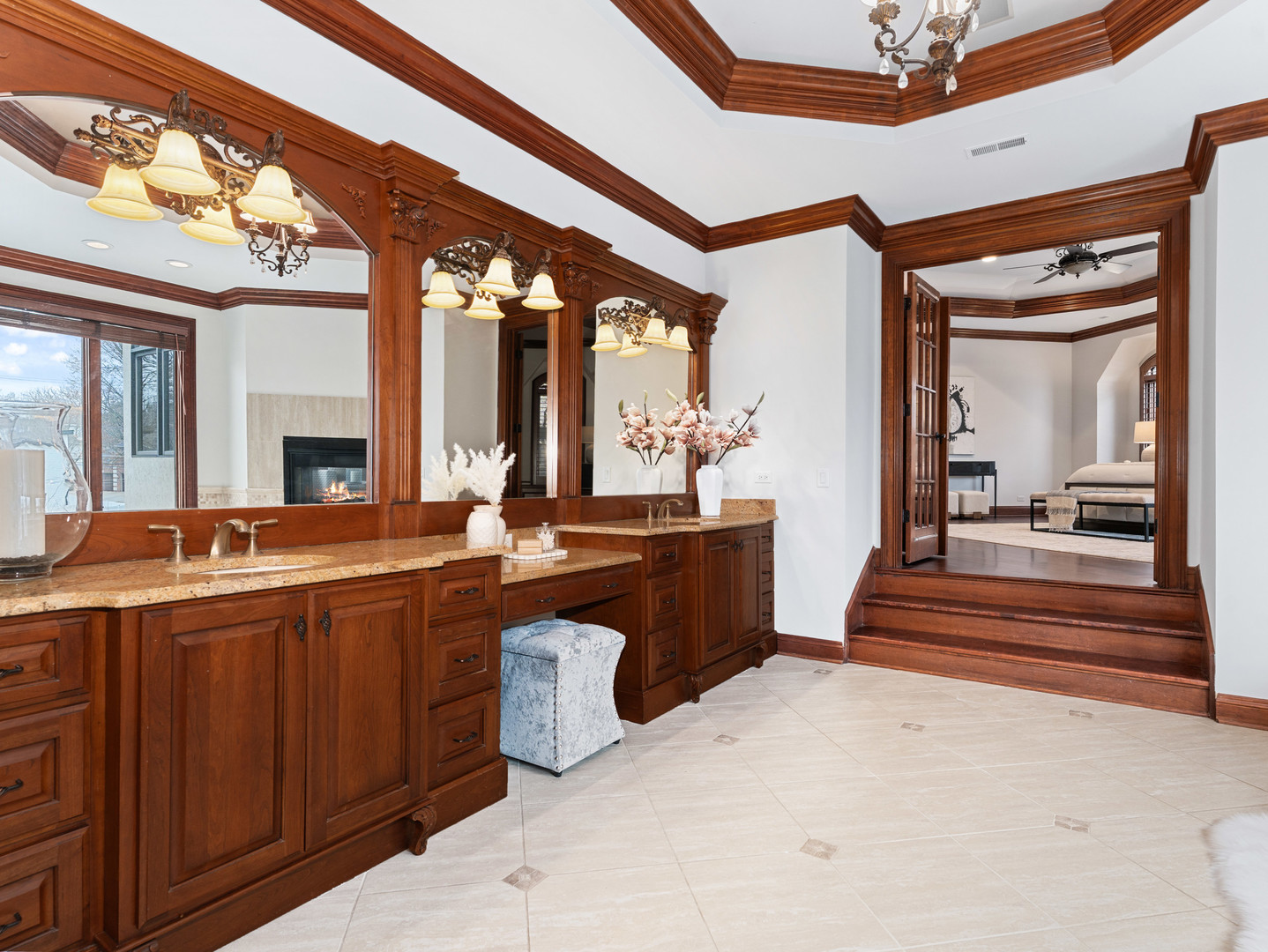 712 E Hillside Road, Naperville, IL 60540