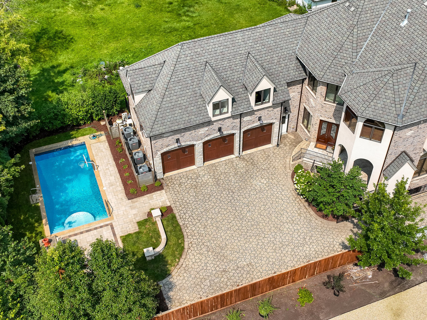 712 E Hillside Road, Naperville, IL 60540