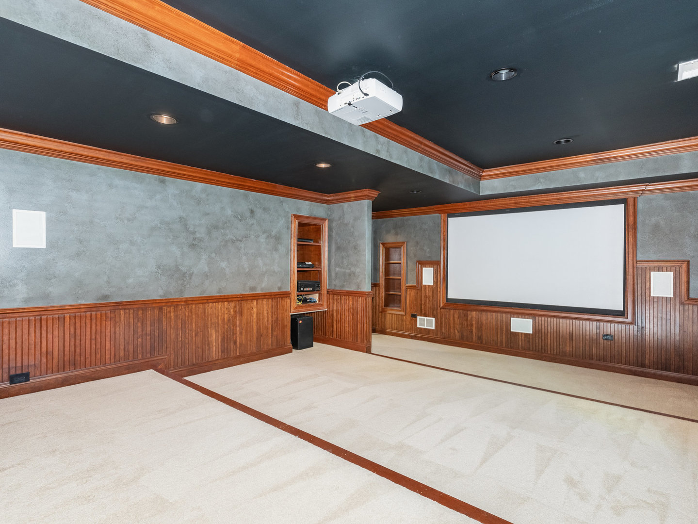 712 E Hillside Road, Naperville, IL 60540