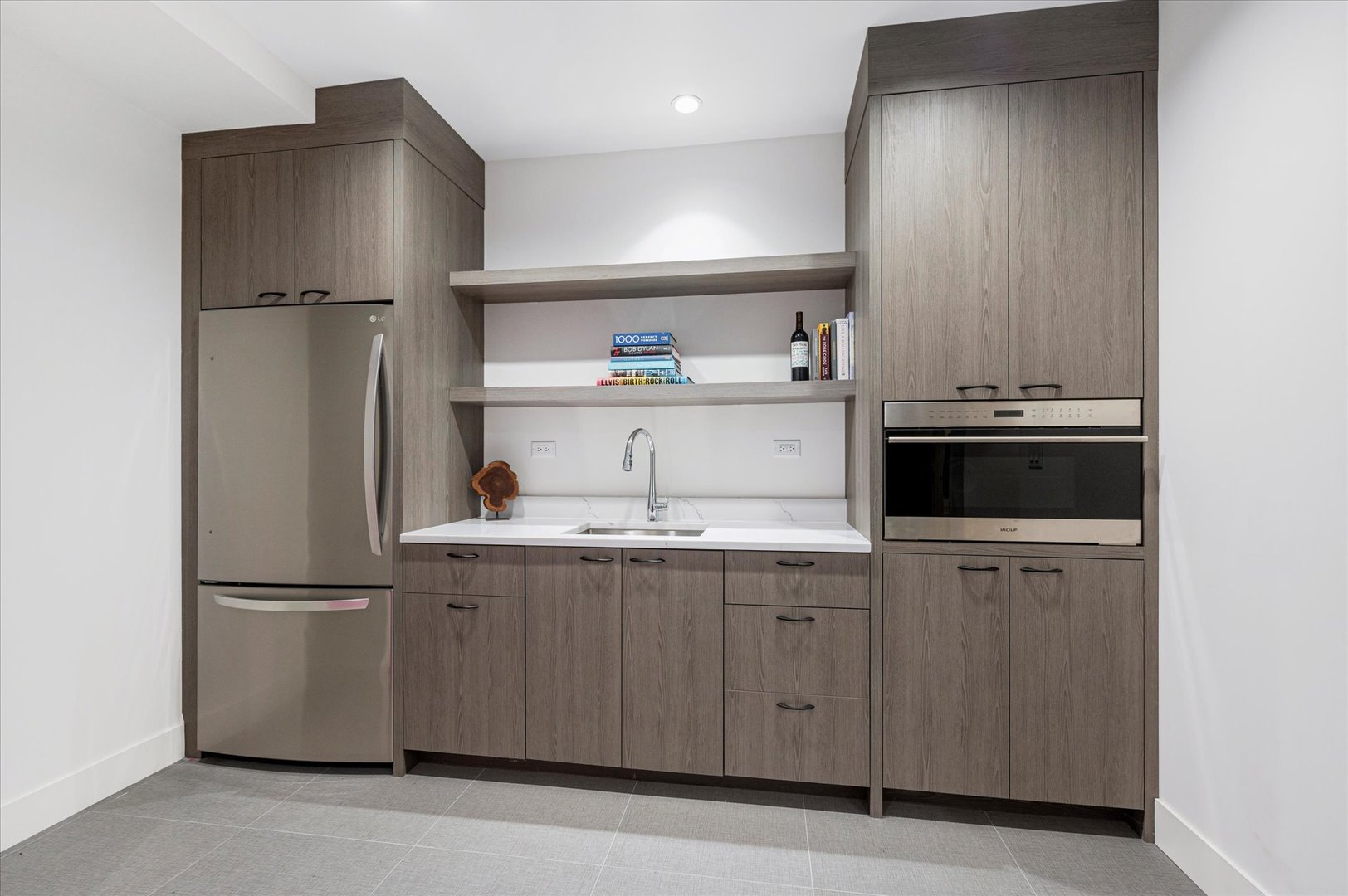 176 S Arlington Avenue, Elmhurst, IL 60126