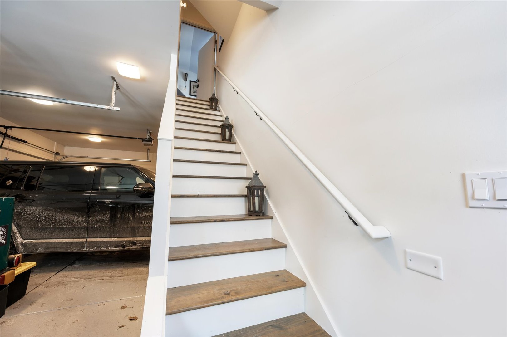 176 S Arlington Avenue, Elmhurst, IL 60126