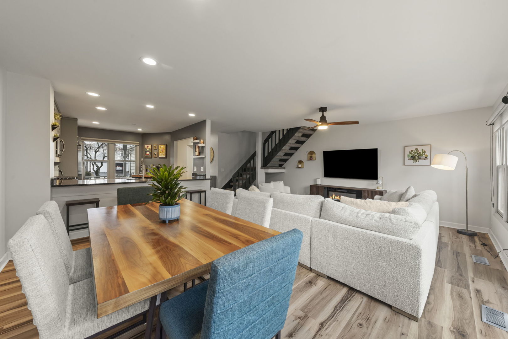 1859 Pebble Beach Circle #6, Elk Grove Village, IL 60007