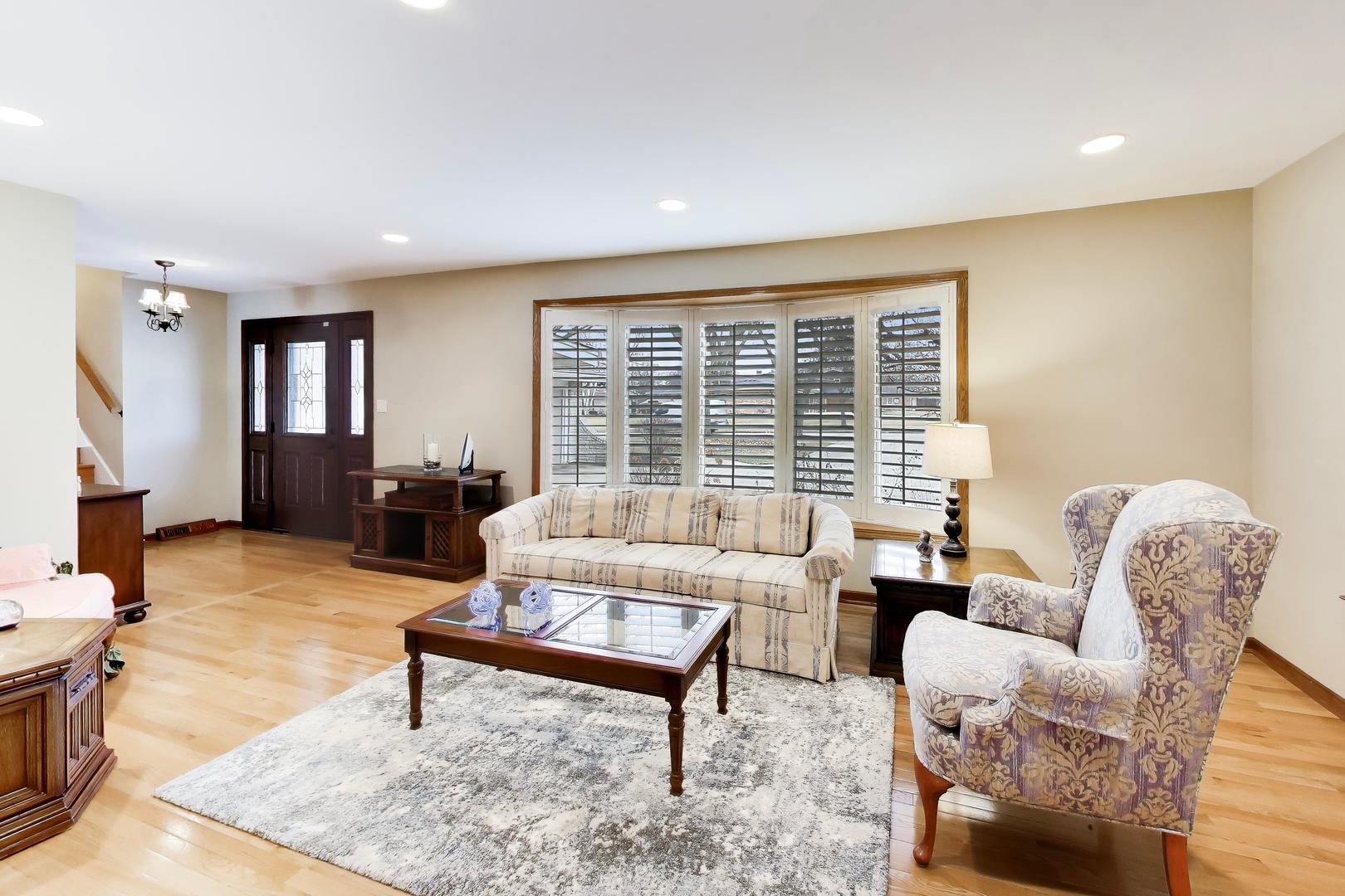 7717 Rohrer Drive, Downers Grove, IL 60516