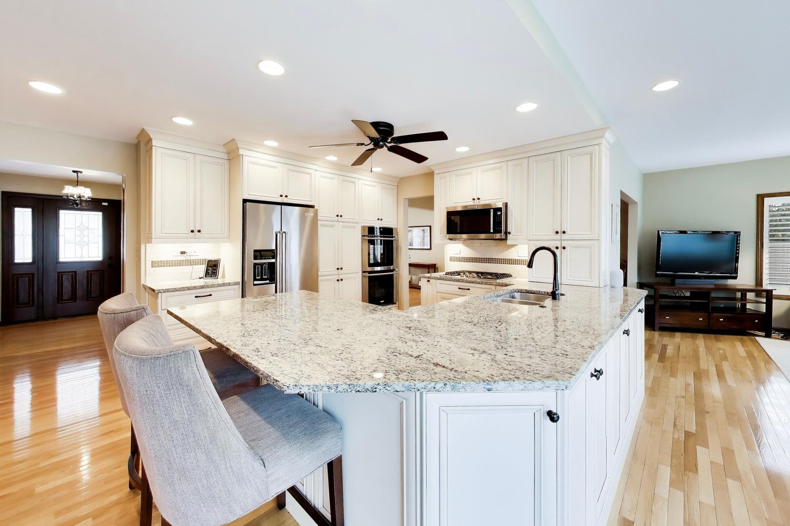 7717 Rohrer Drive, Downers Grove, IL 60516