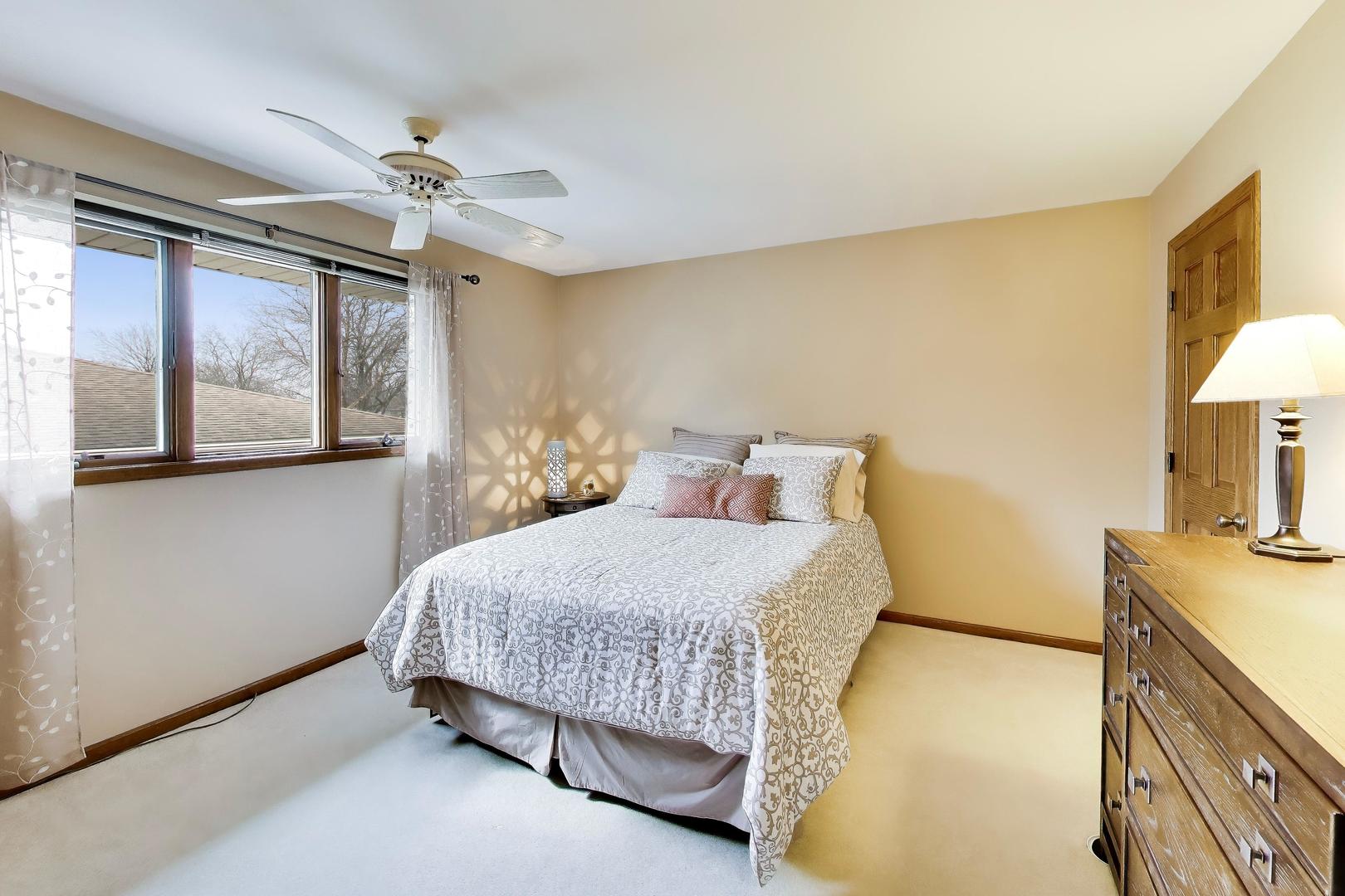 7717 Rohrer Drive, Downers Grove, IL 60516