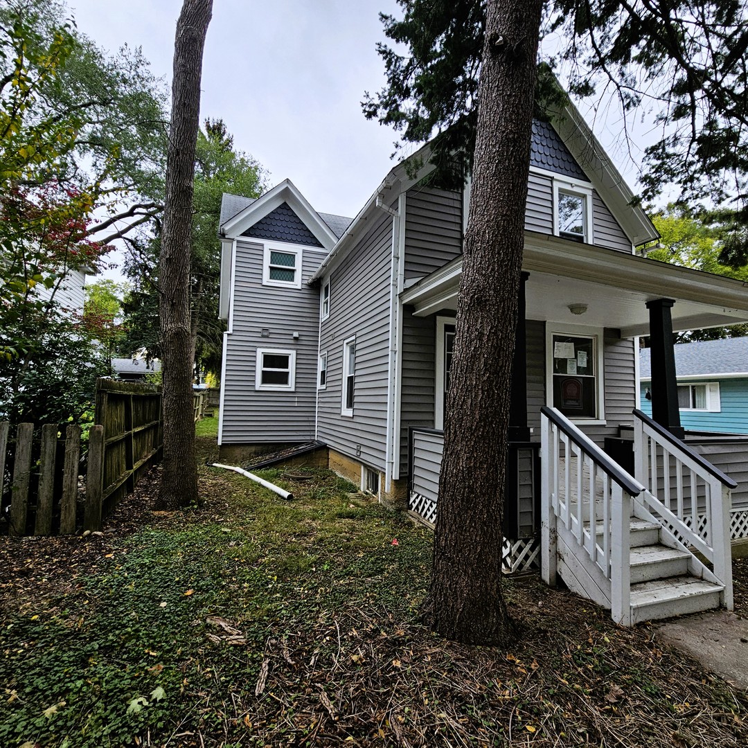 121 4th Street, Libertyville, IL 60048