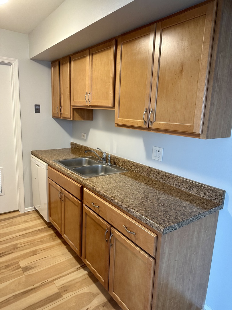 330 Hampton Court #D, Bloomingdale, IL 60108