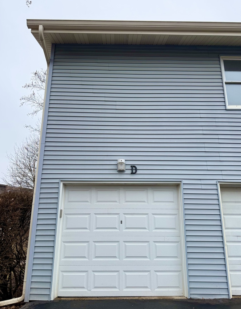 330 Hampton Court #D, Bloomingdale, IL 60108