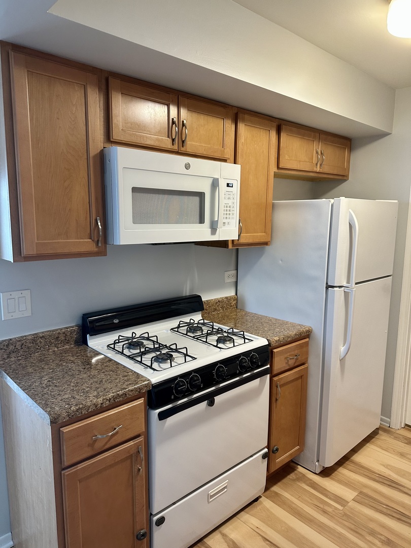 330 Hampton Court #D, Bloomingdale, IL 60108