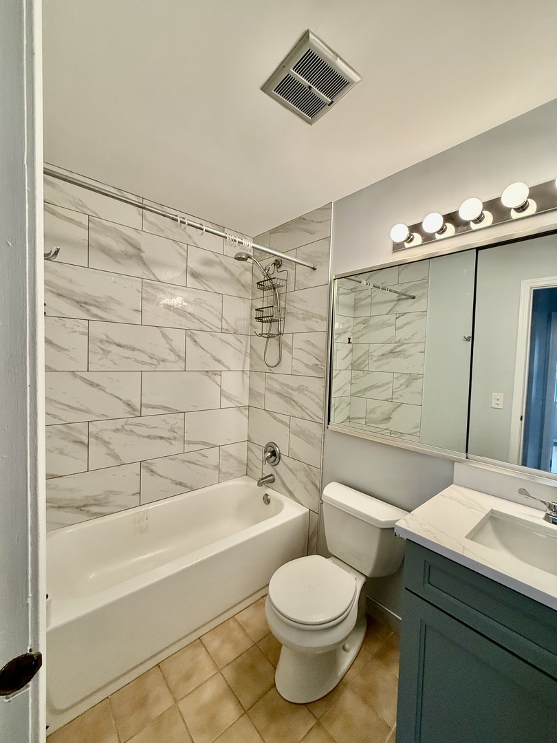 330 Hampton Court #D, Bloomingdale, IL 60108