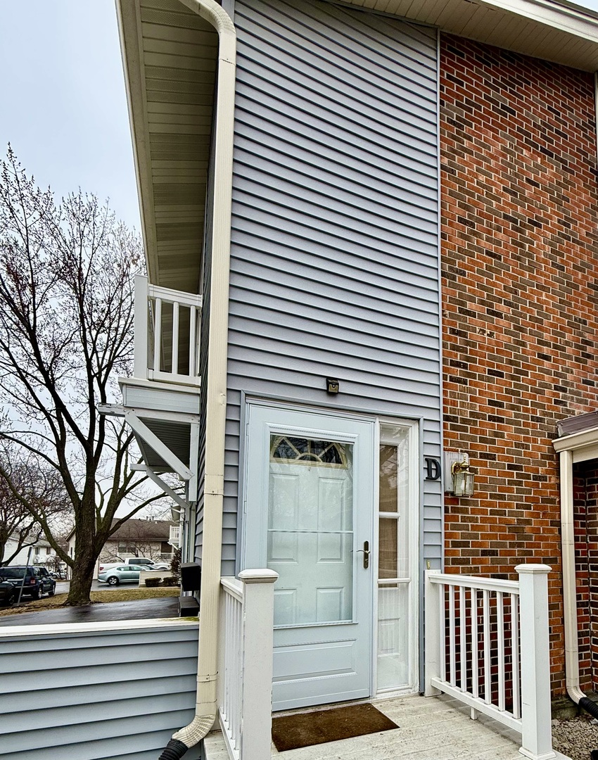 330 Hampton Court #D, Bloomingdale, IL 60108