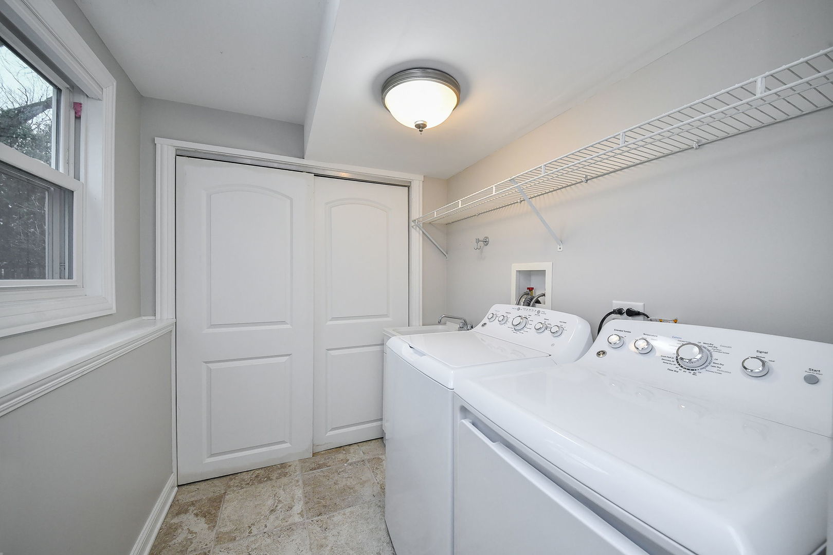 26W237 Parkway Drive, Winfield, IL 60190