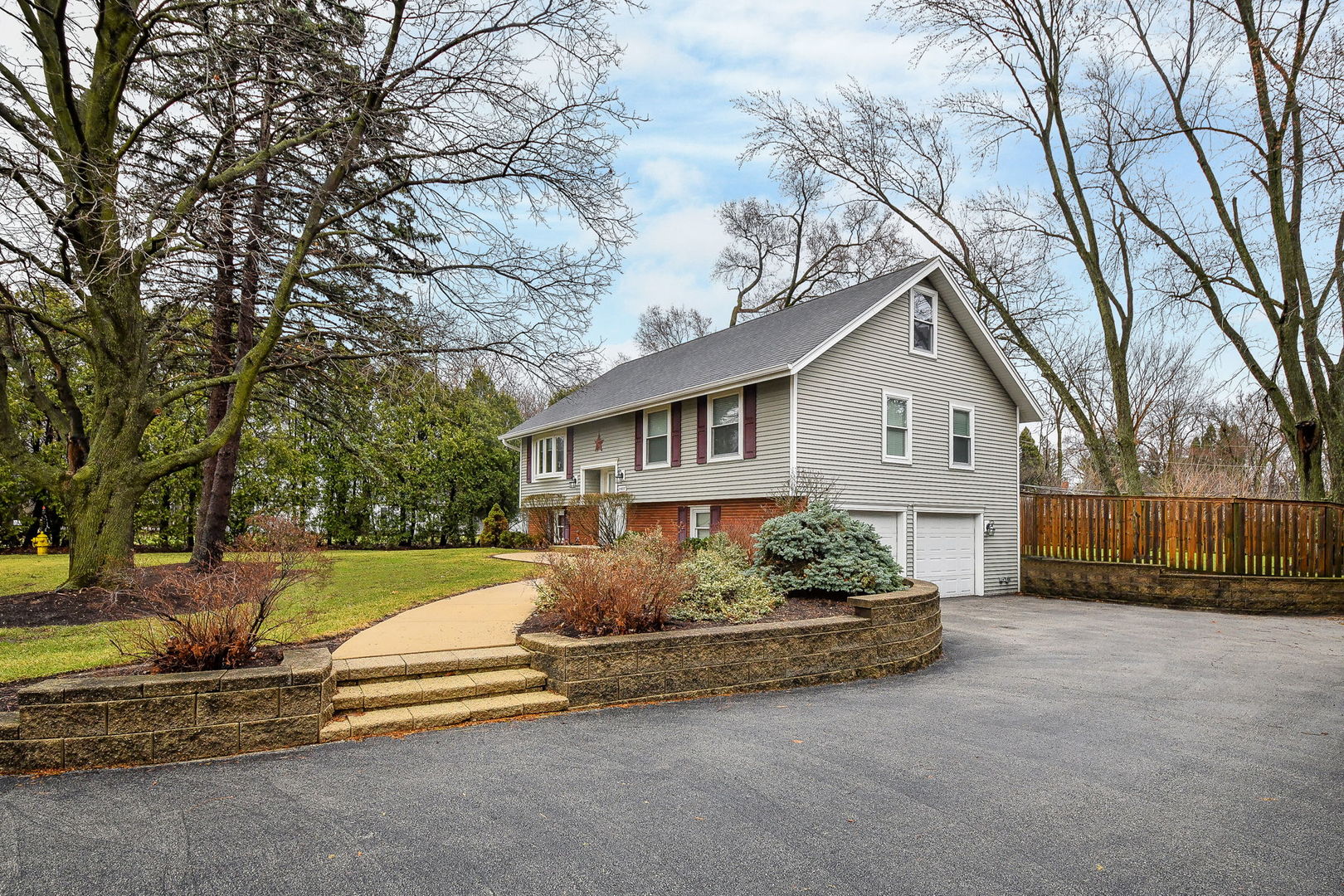 26W237 Parkway Drive, Winfield, IL 60190