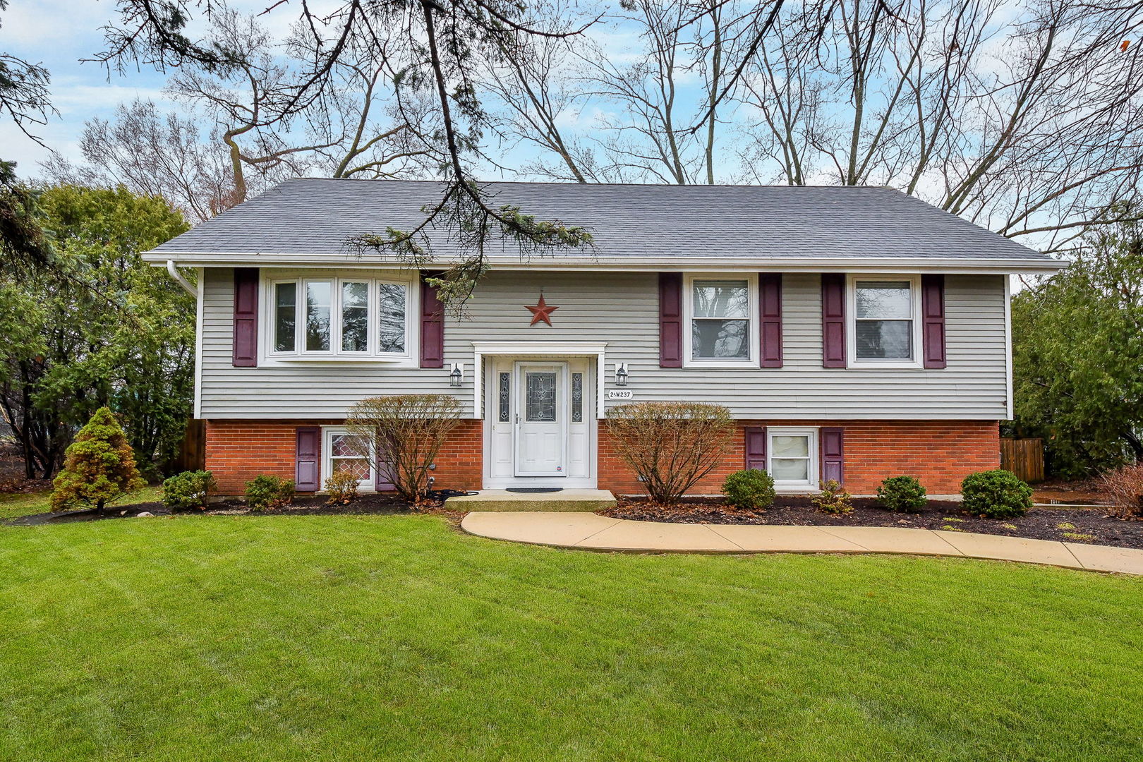 26W237 Parkway Drive, Winfield, IL 60190