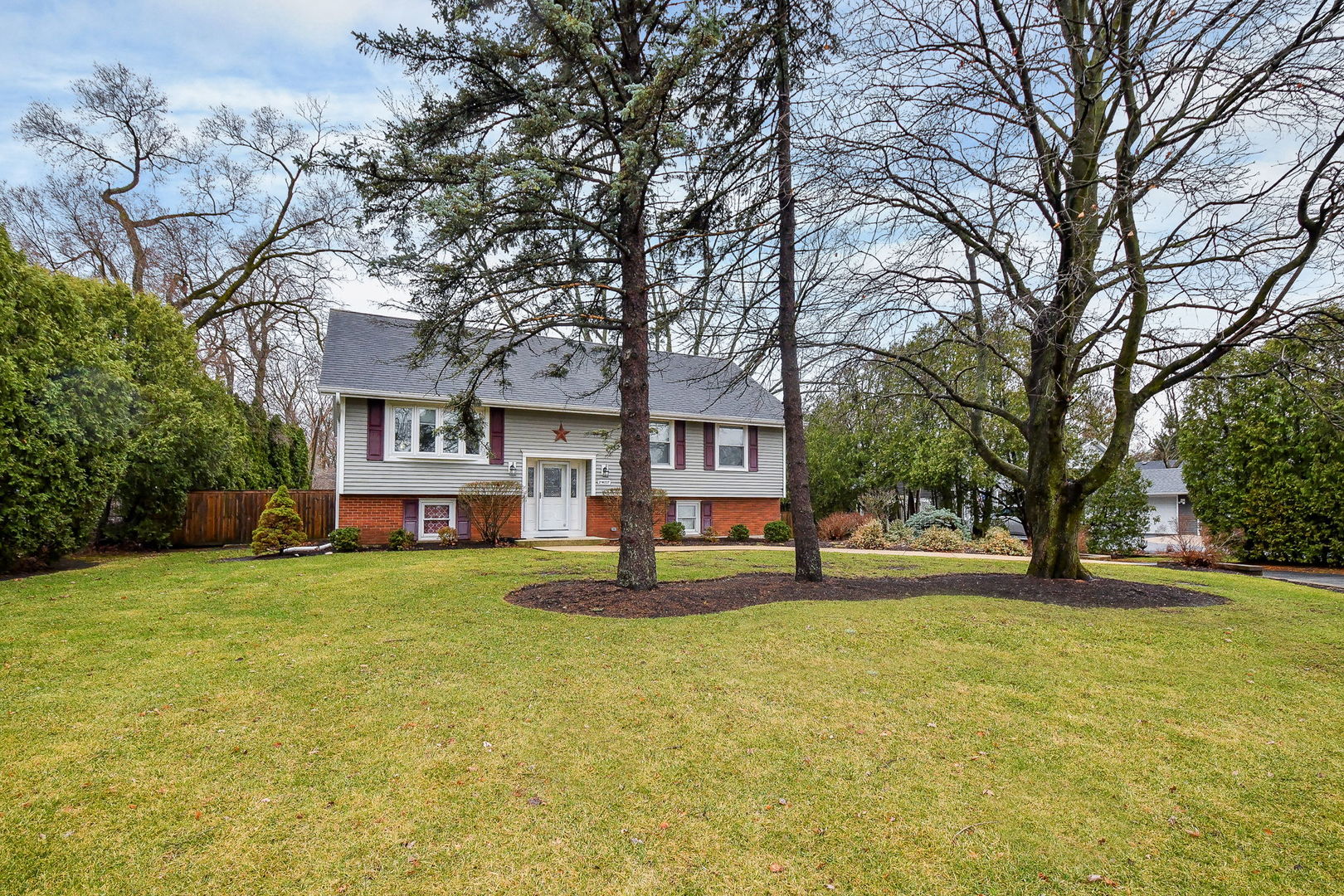 26W237 Parkway Drive, Winfield, IL 60190