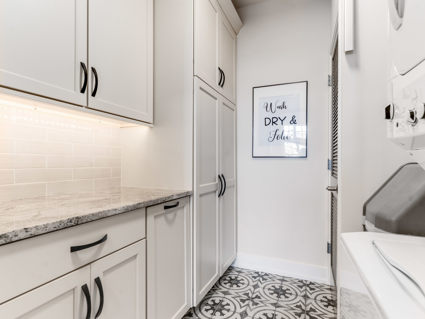 530 Pineridge Drive #530, Oswego, IL 60543