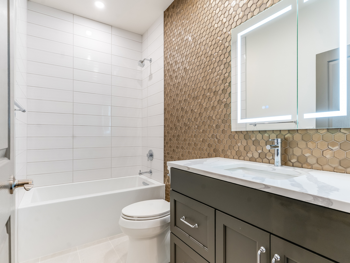 530 Pineridge Drive #530, Oswego, IL 60543