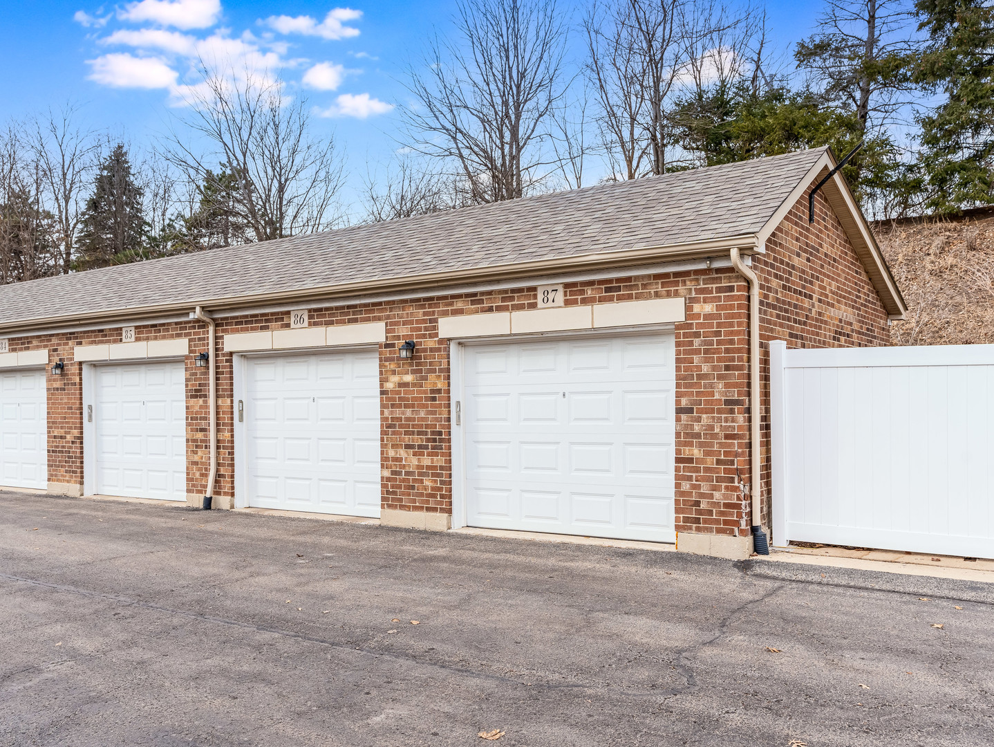 530 Pineridge Drive #530, Oswego, IL 60543