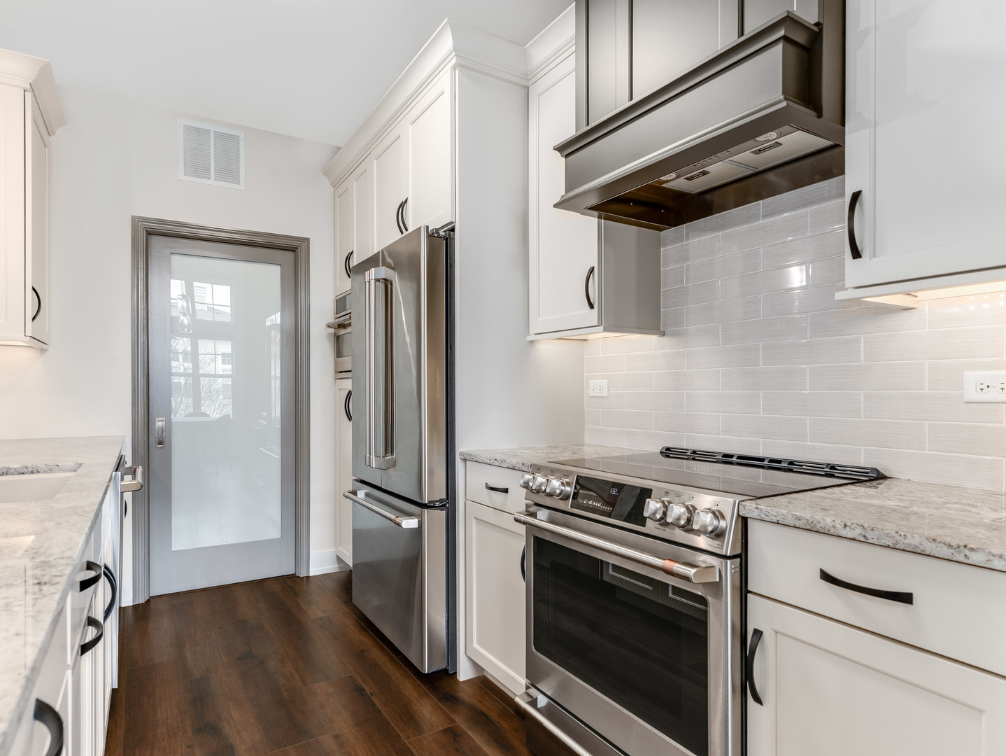 530 Pineridge Drive #530, Oswego, IL 60543