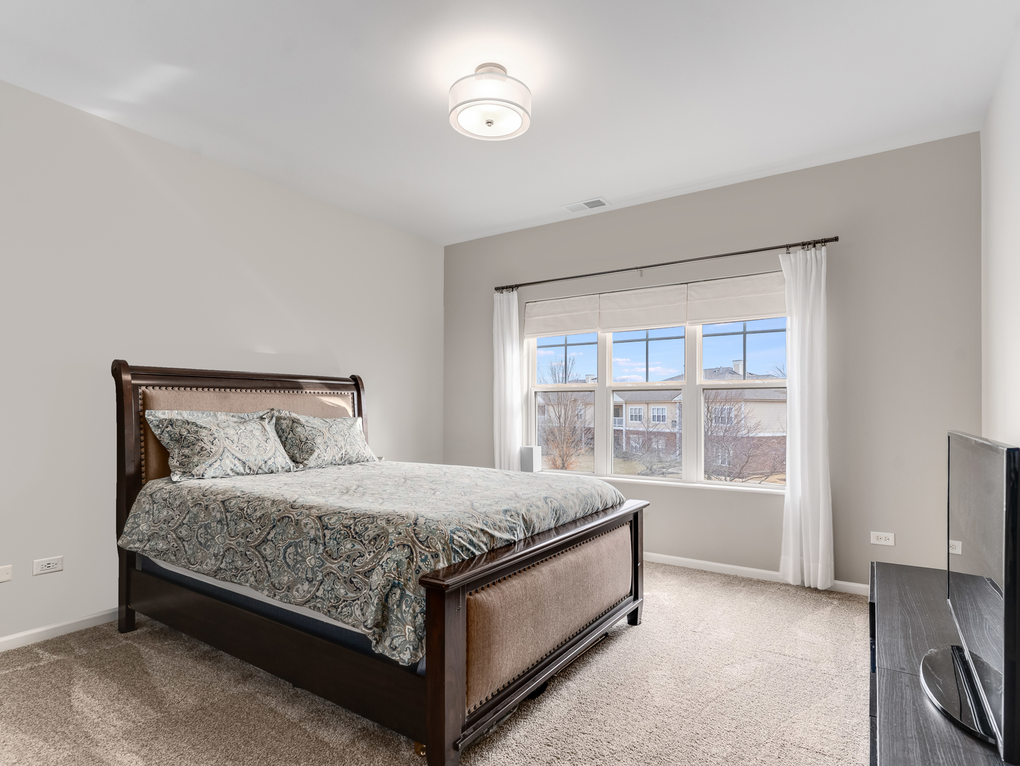 530 Pineridge Drive #530, Oswego, IL 60543