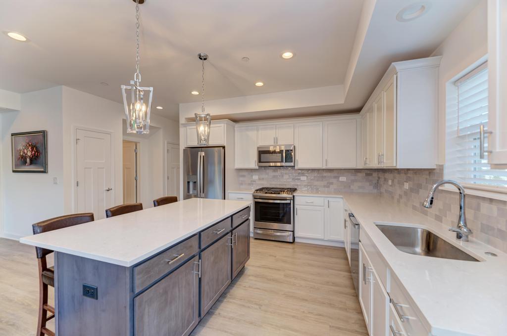 257 N MASTERS Drive, Addison, IL 60101