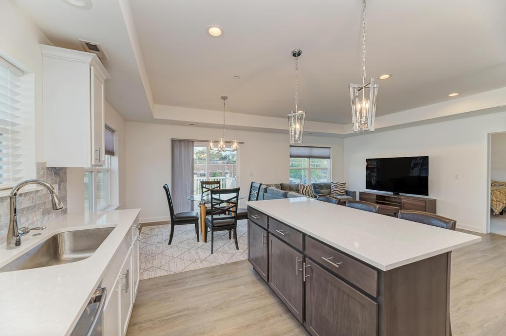 257 N MASTERS Drive, Addison, IL 60101