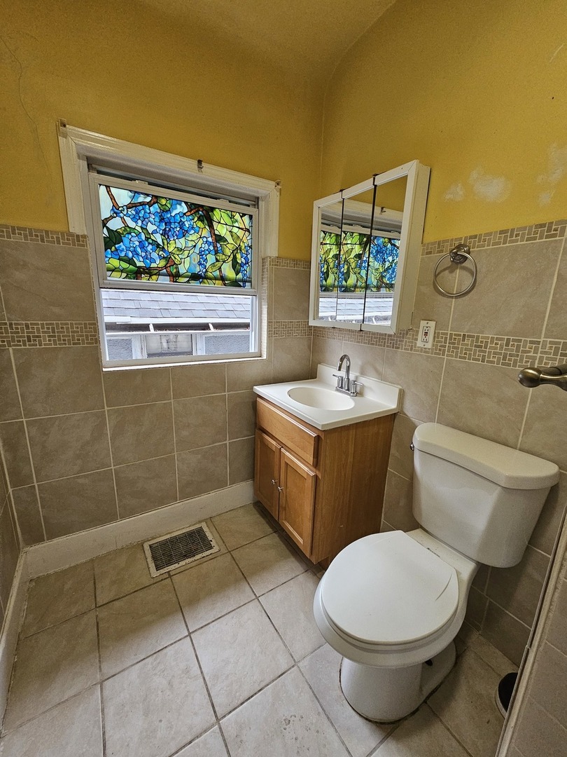 214 Franklin Avenue, Waukegan, IL 60085