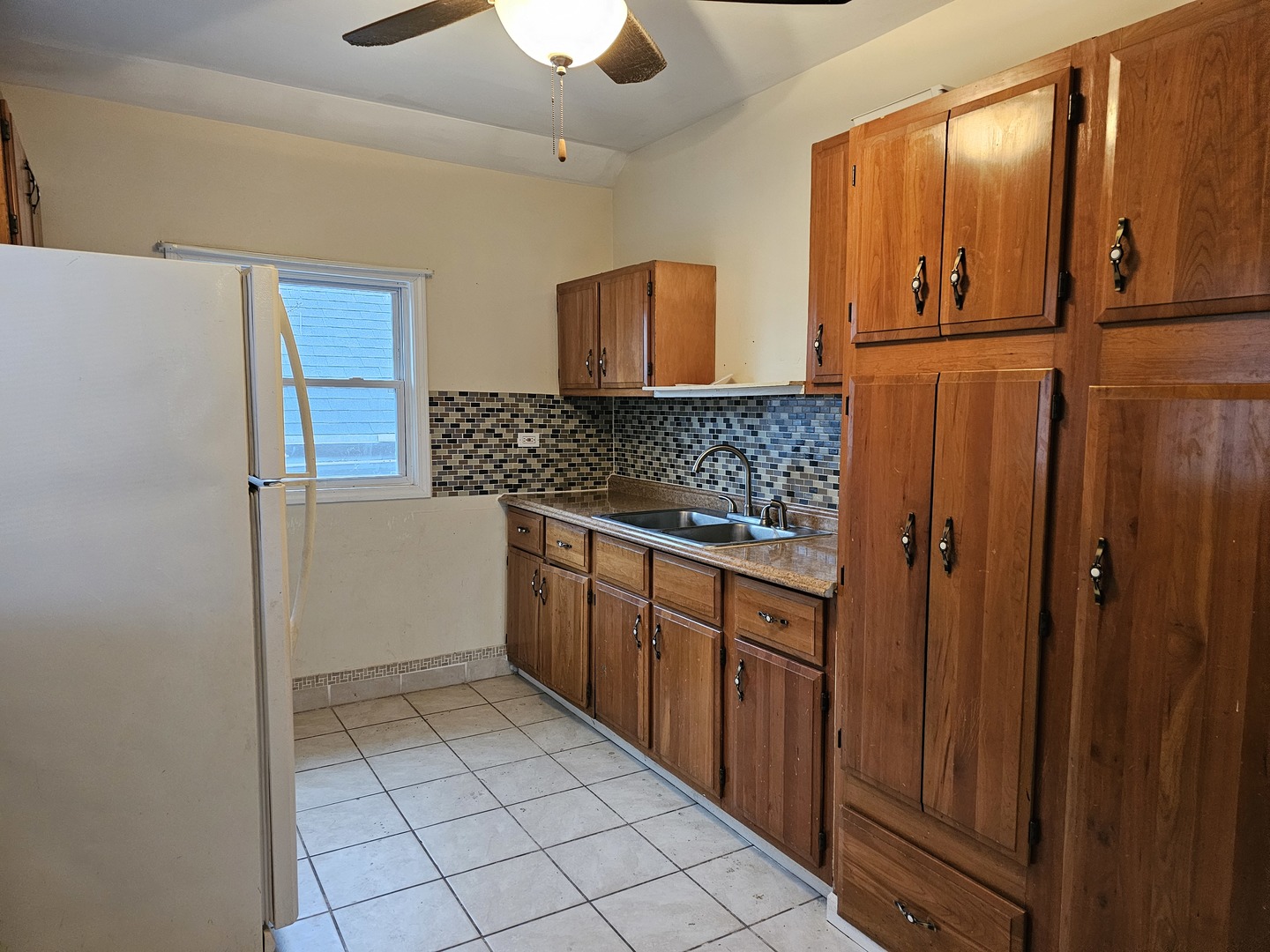 214 Franklin Avenue, Waukegan, IL 60085