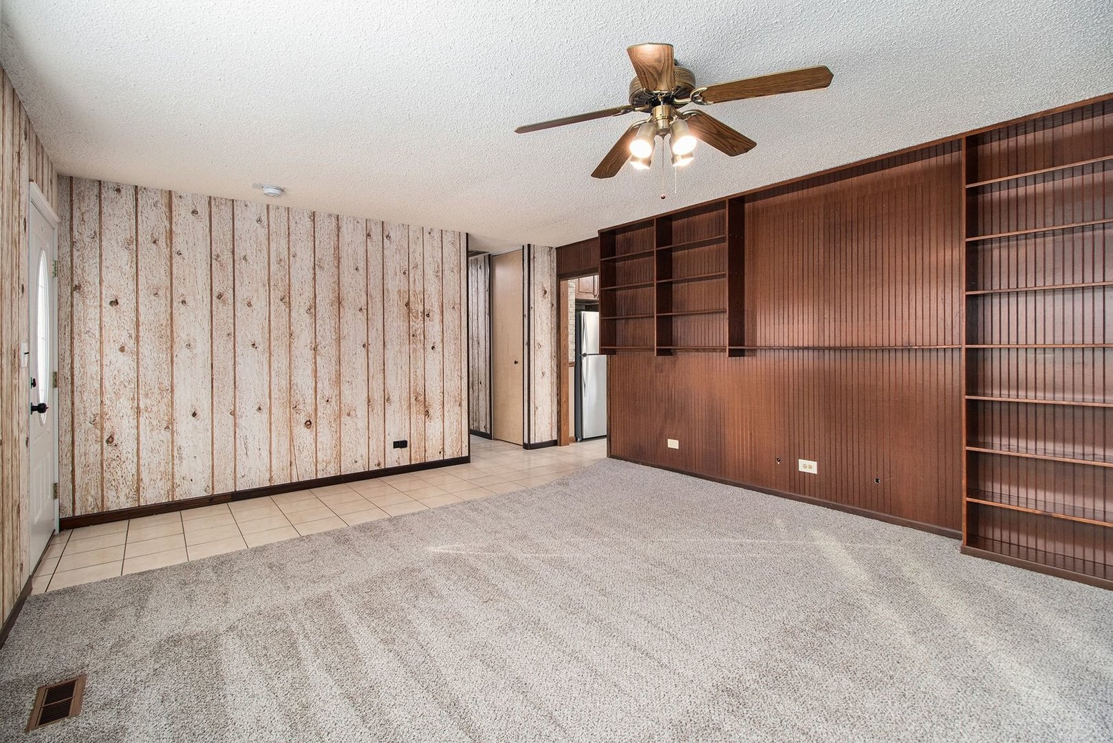 120 Ellington Drive, Schaumburg, IL 60194