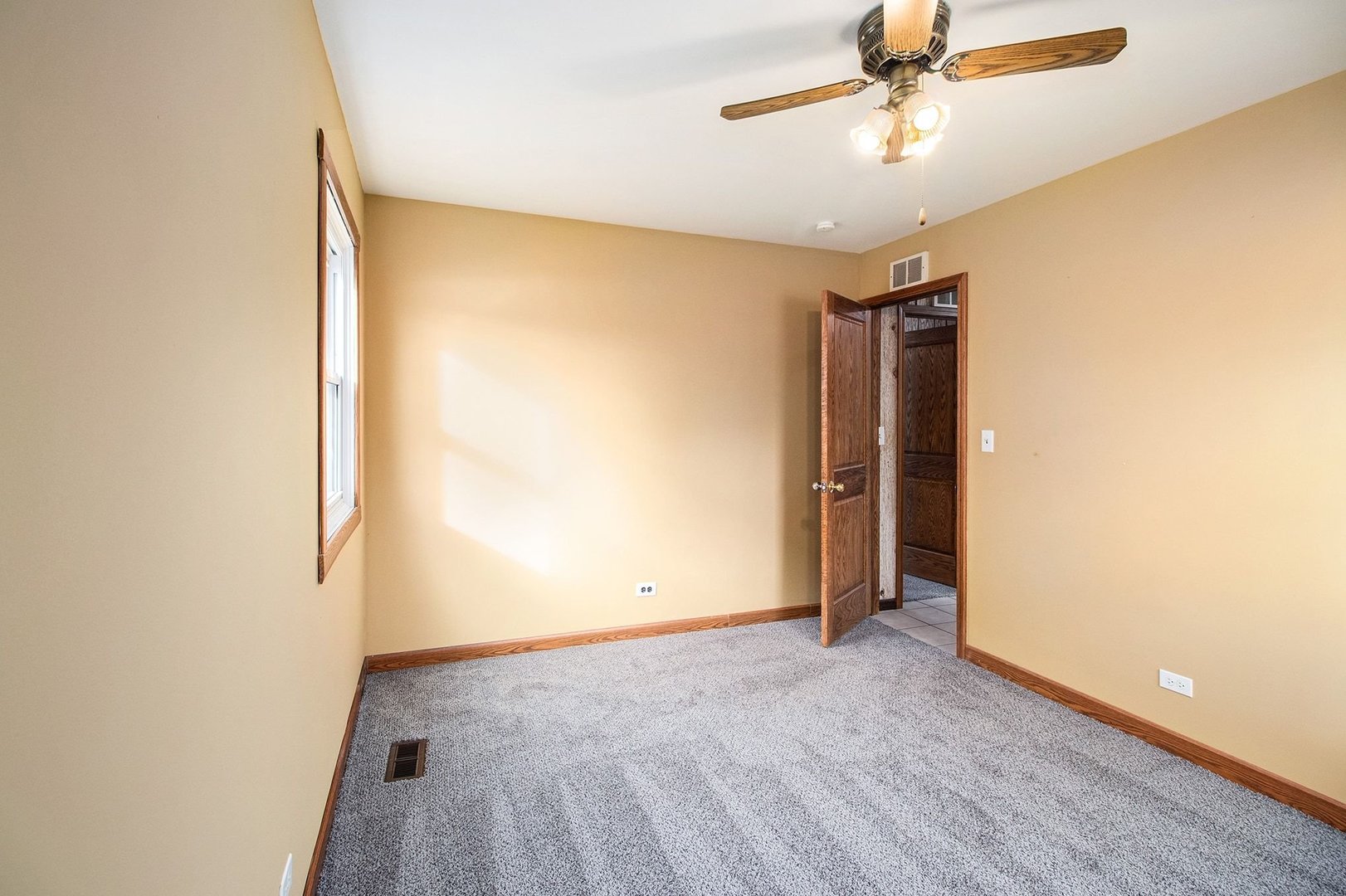 120 Ellington Drive, Schaumburg, IL 60194