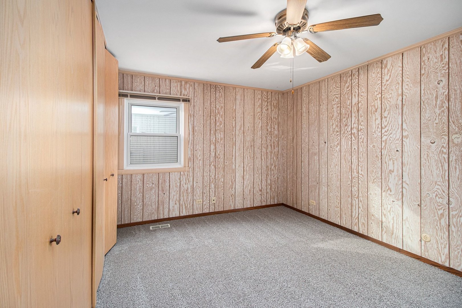 120 Ellington Drive, Schaumburg, IL 60194