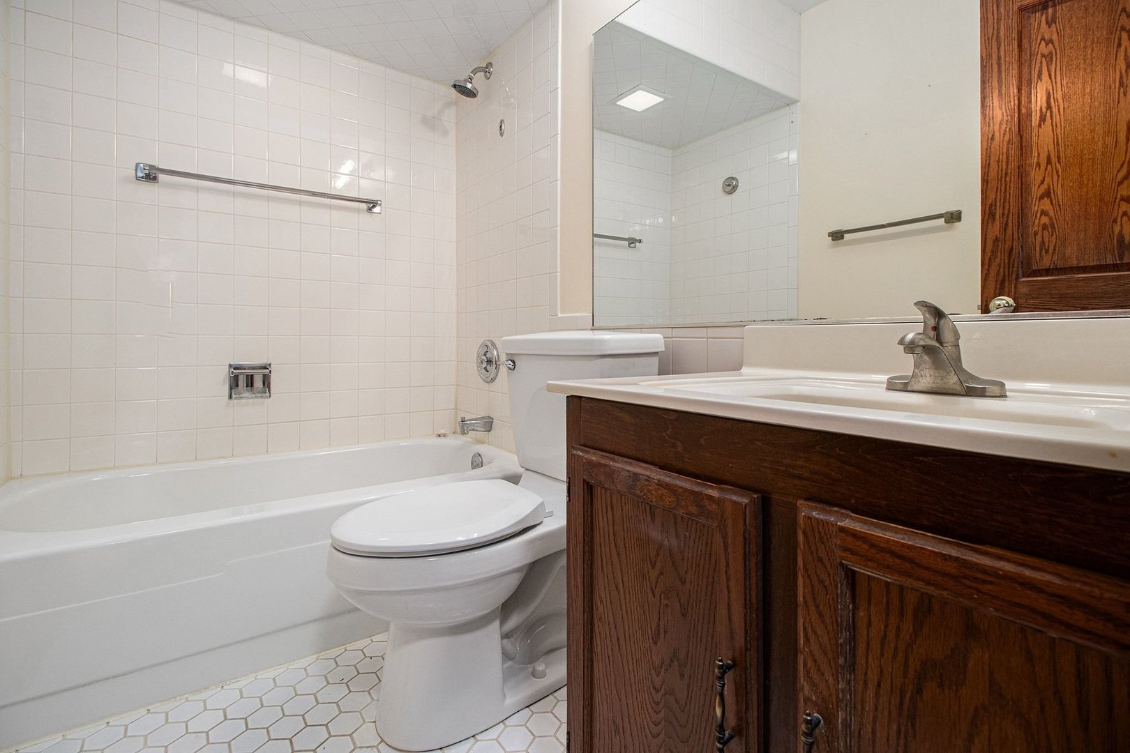 120 Ellington Drive, Schaumburg, IL 60194