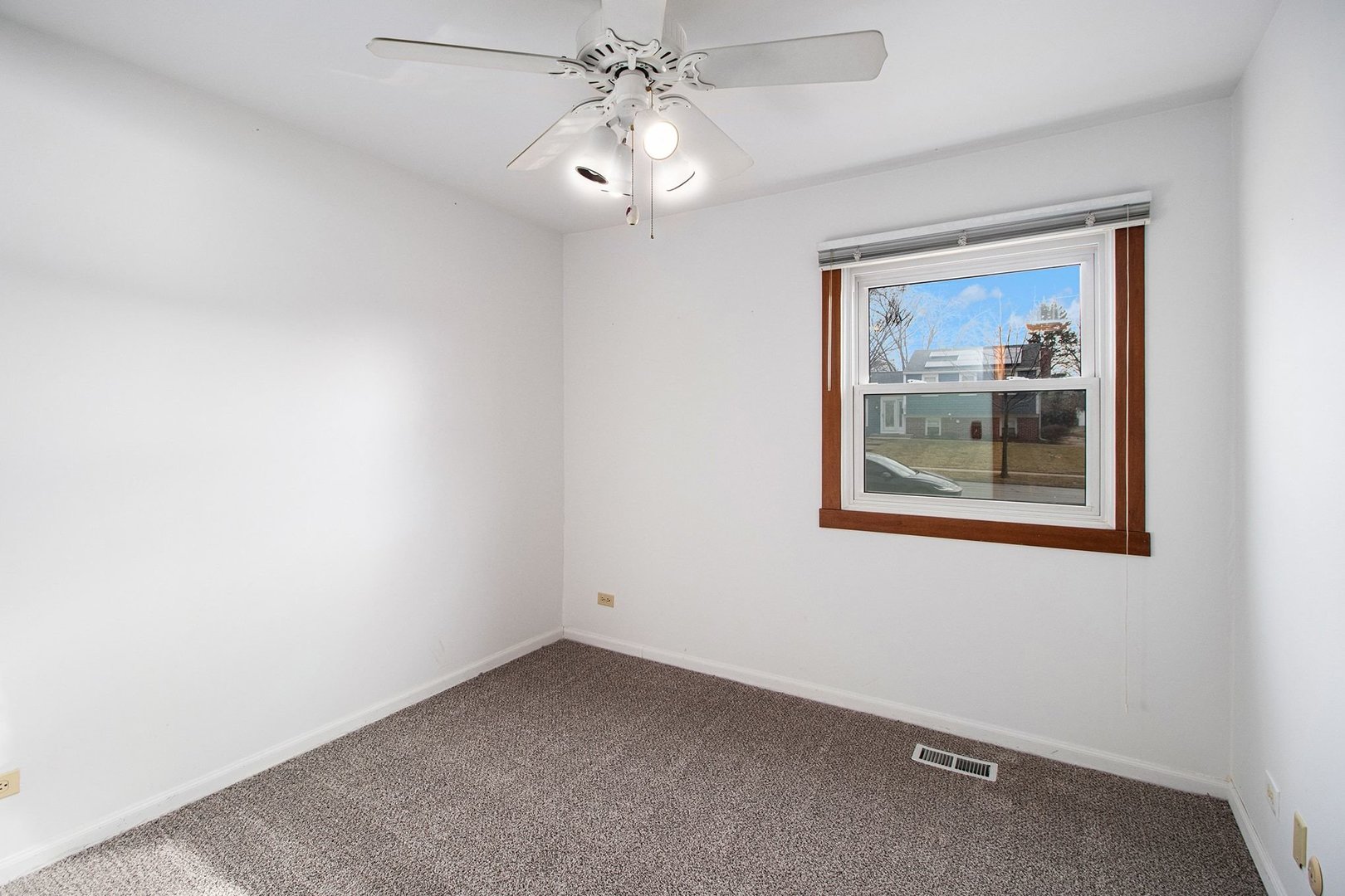 120 Ellington Drive, Schaumburg, IL 60194