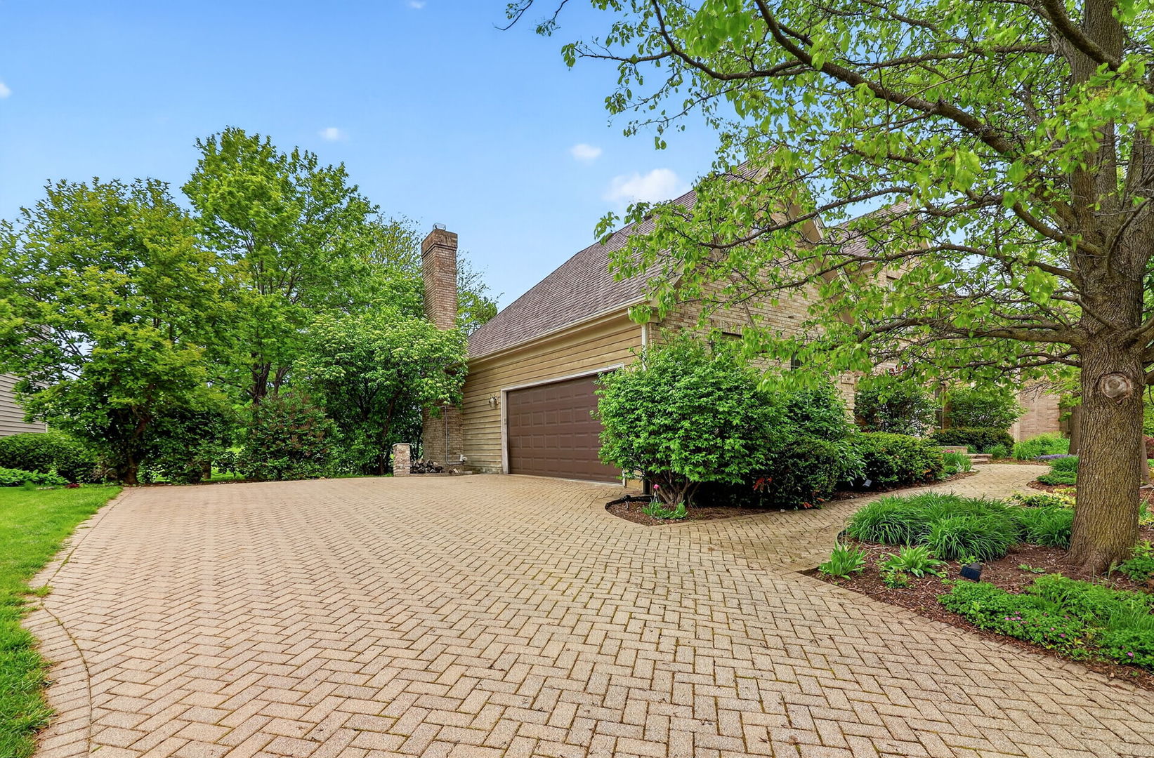 26W248 Tuckaway Court, Winfield, IL 60190