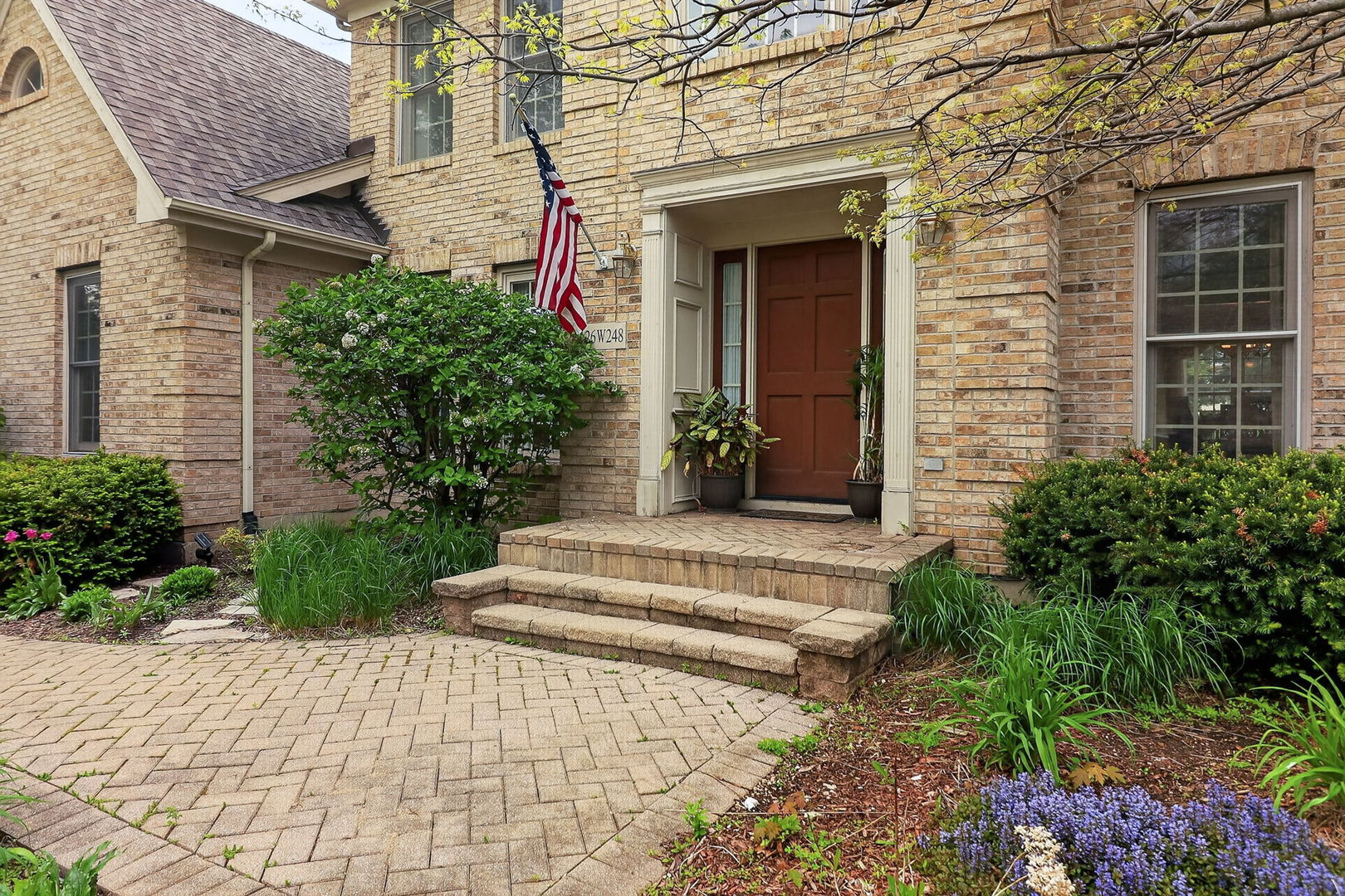 26W248 Tuckaway Court, Winfield, IL 60190