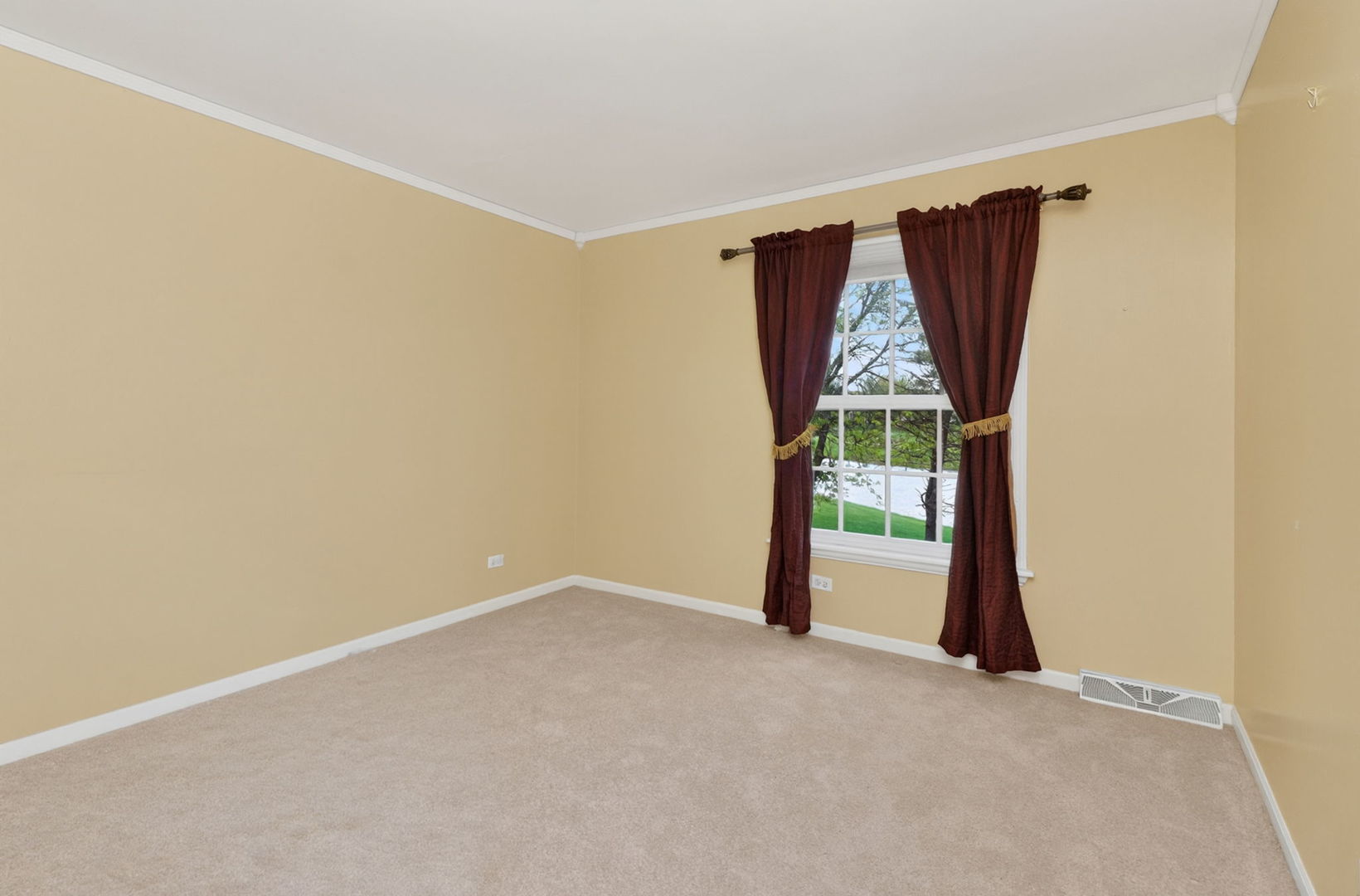 26W248 Tuckaway Court, Winfield, IL 60190