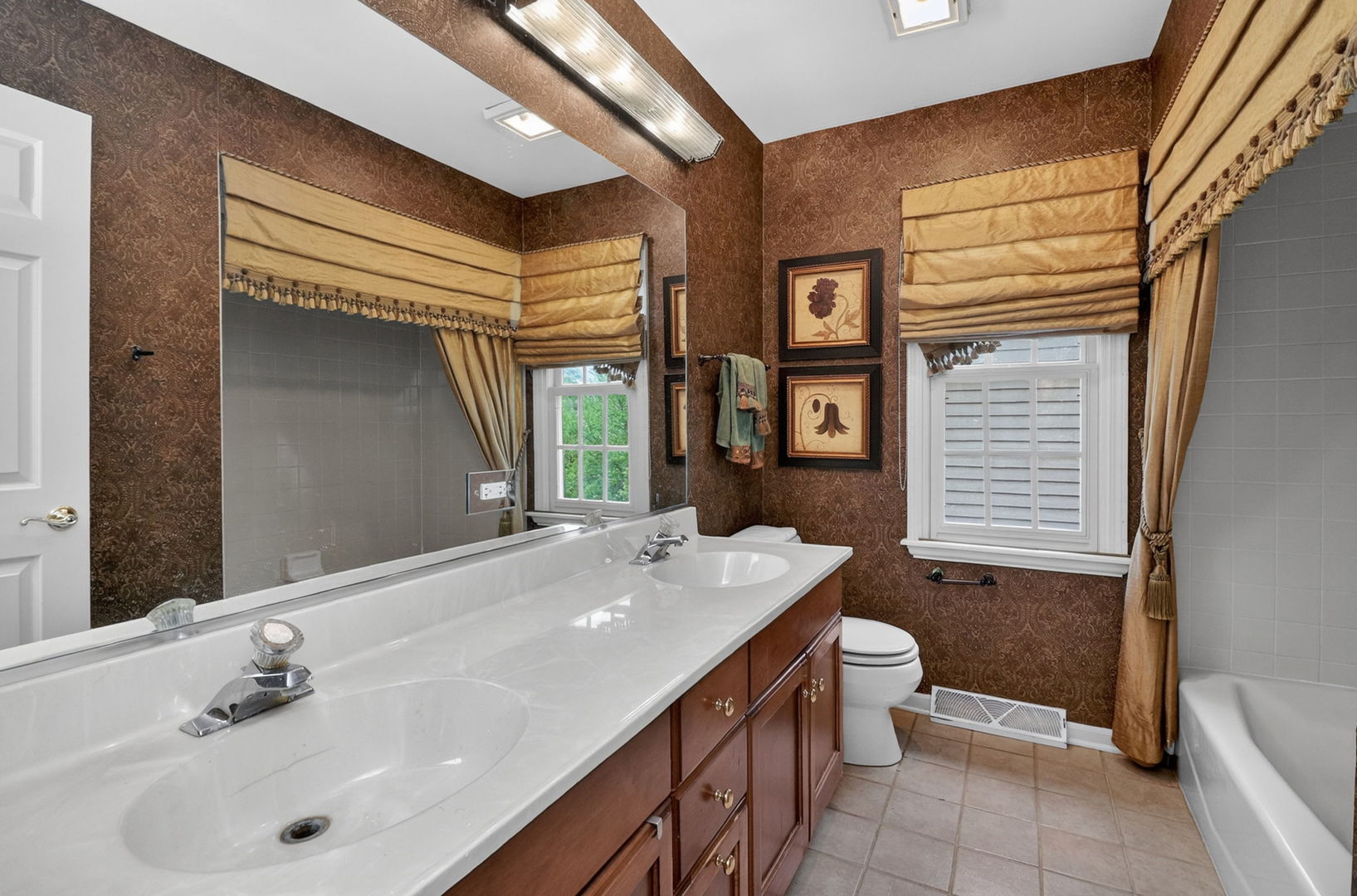 26W248 Tuckaway Court, Winfield, IL 60190