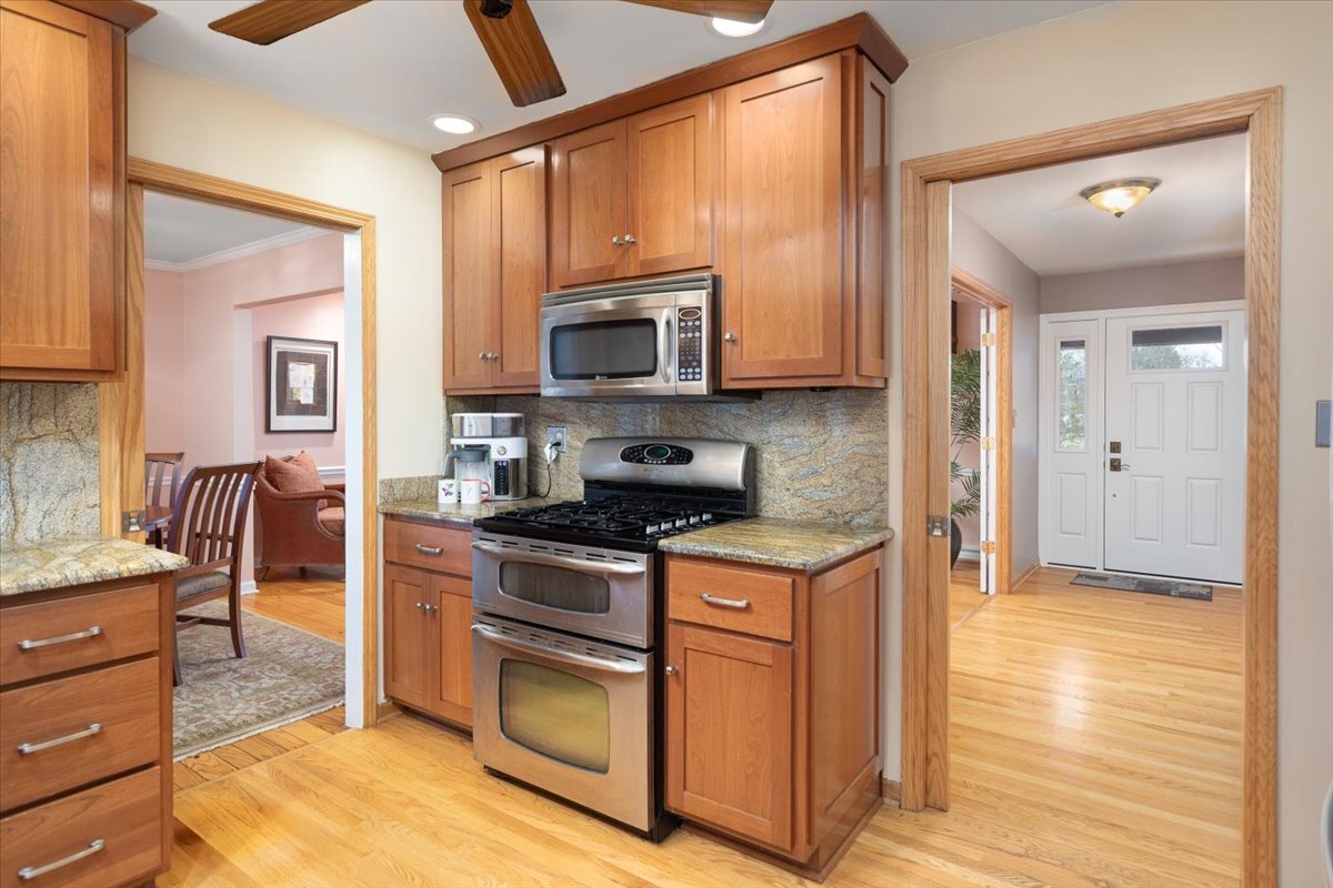 8S295 College Road, Naperville, IL 60540