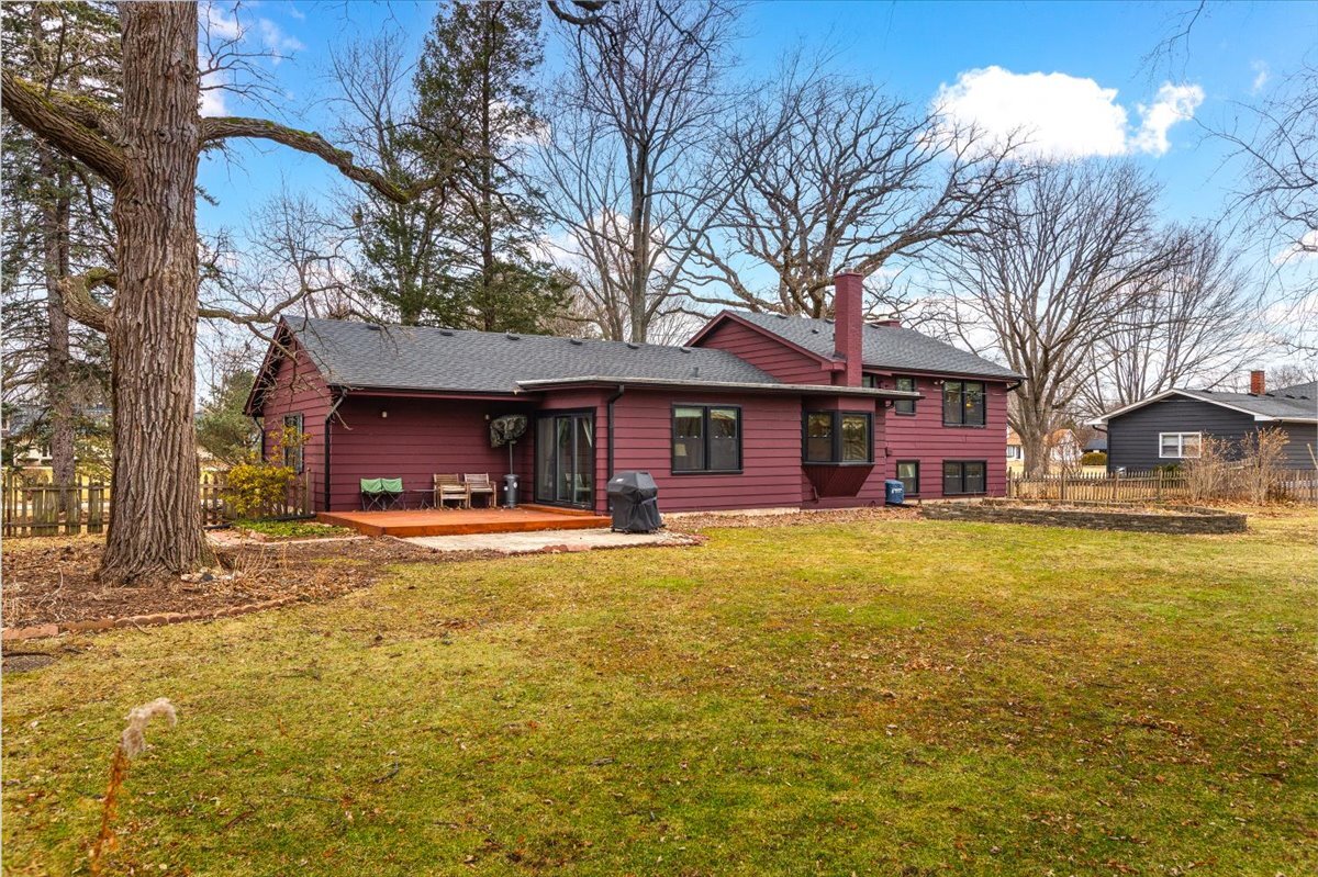 8S295 College Road, Naperville, IL 60540