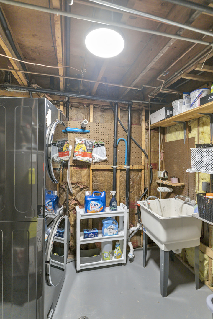 1809 Maplewood Court, Lindenhurst, IL 60046