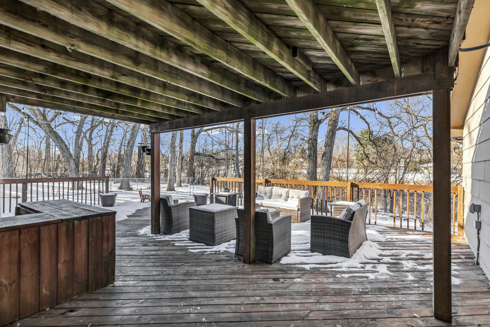 1809 Maplewood Court, Lindenhurst, IL 60046