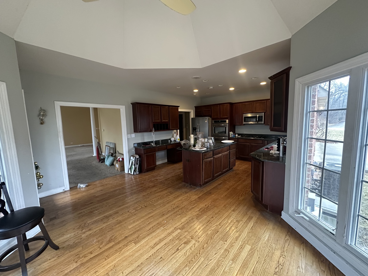 327 Royal Oak Drive, Steger, IL 60475