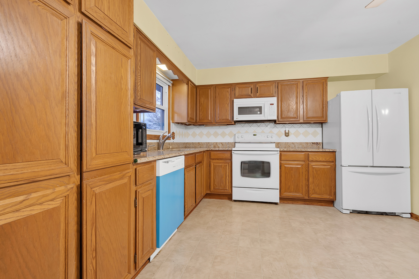 922 COVENTRY Lane, Crystal Lake, IL 60014