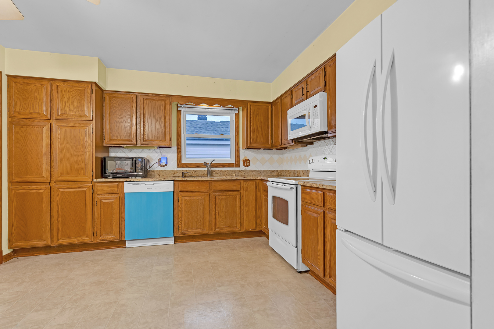 922 COVENTRY Lane, Crystal Lake, IL 60014