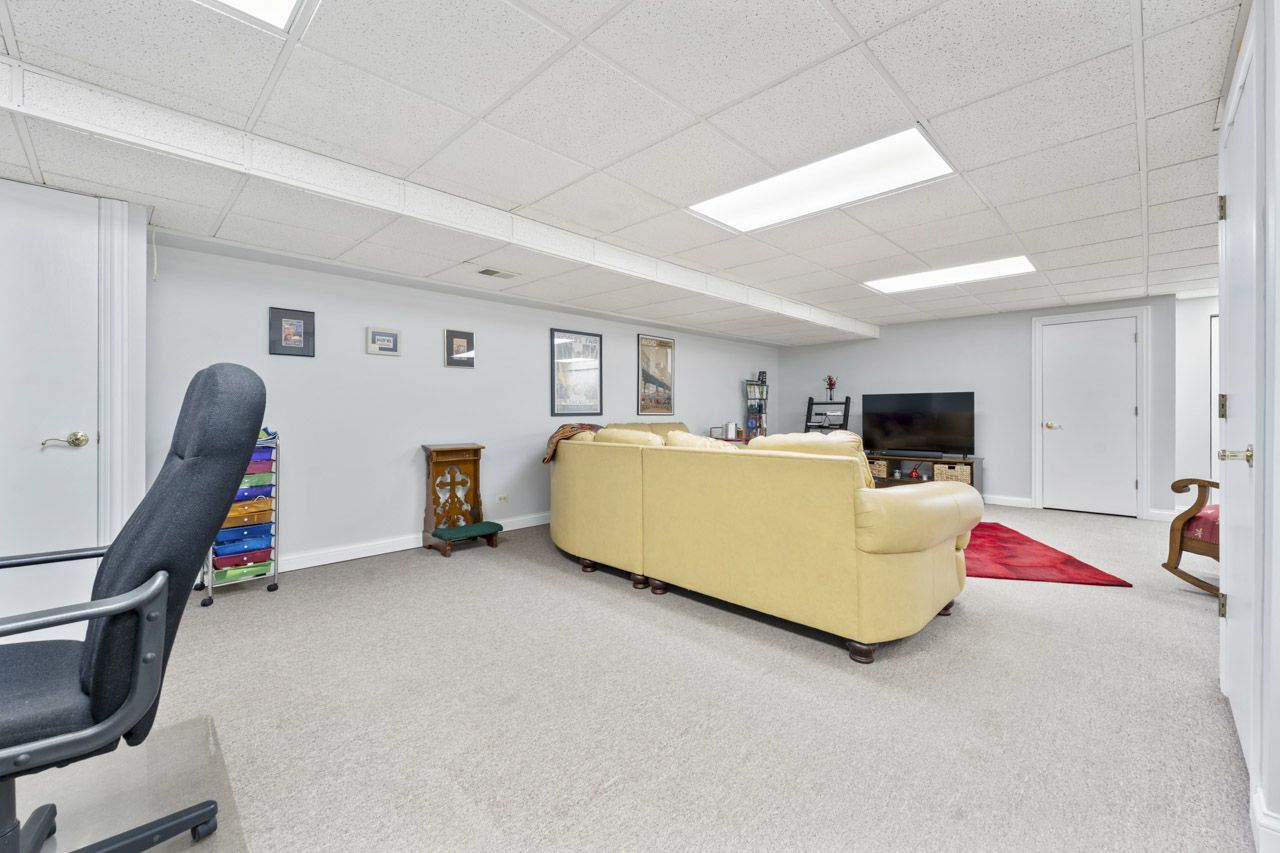 1030 Arbor Court, Mount Prospect, IL 60056